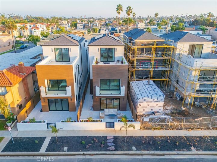 Property Photo:  422 20th Street  CA 92648 