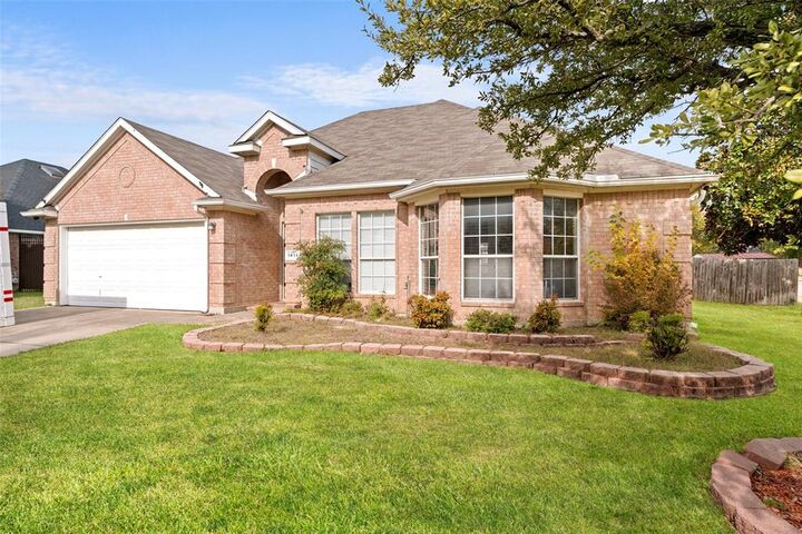 Property Photo: 1411 Brittany Lane TX 76063