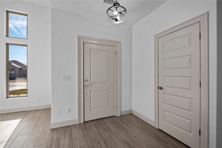 Property Photo: 1004 Autumn Royal Avenue AR 72745