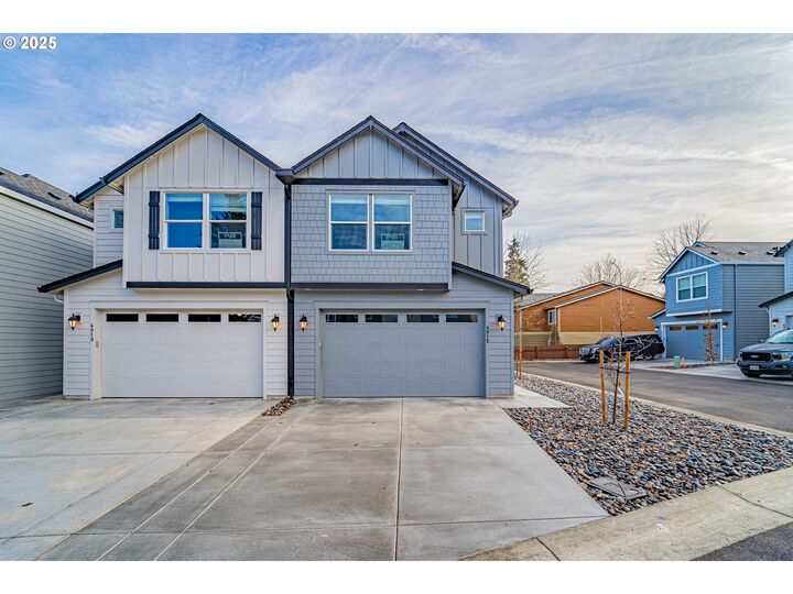 Property Photo:  4919 NE 2nd Ct  WA 98663 