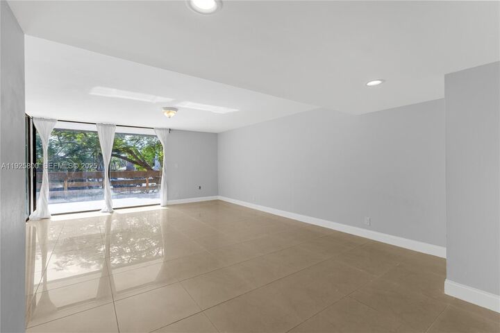 Property Photo: 120 SW 96th Ter 204 FL 33324