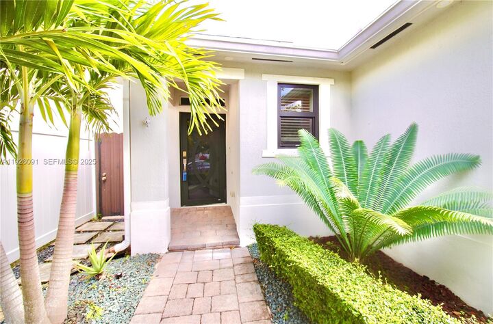 Property Photo: 561 NE 6th Pl FL 33034