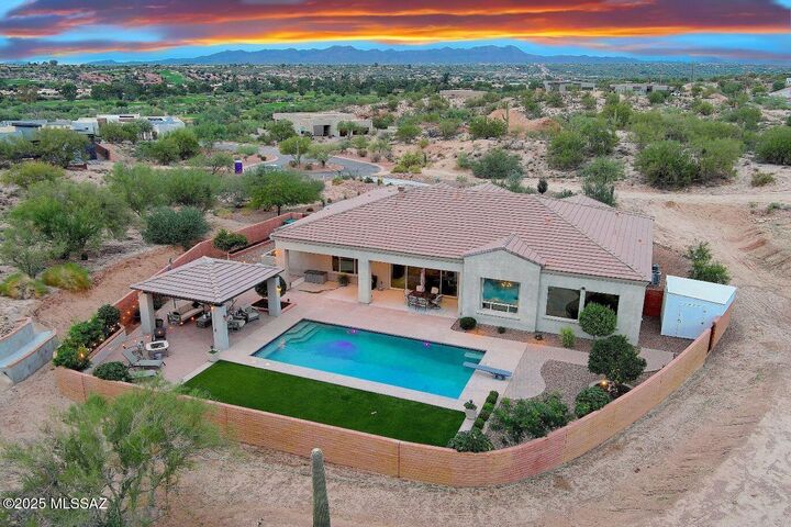 Property Photo: 2155 W National Ridge Place AZ 85742