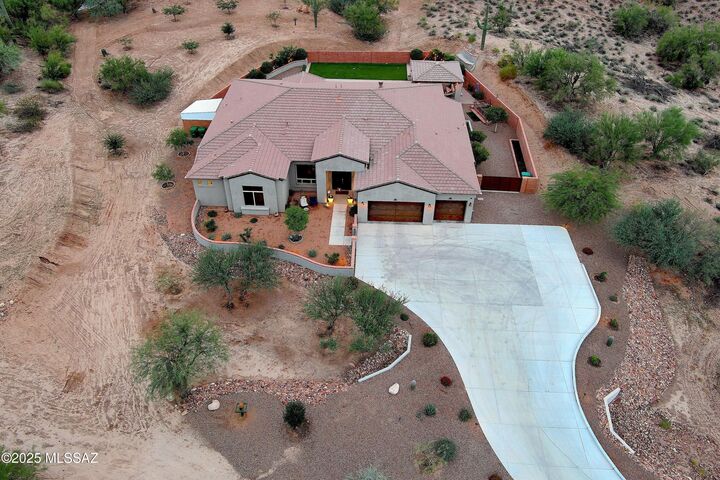 Property Photo:  2155 W National Ridge Place  AZ 85742 