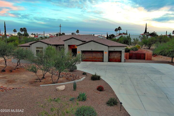 Property Photo: 2155 W National Ridge Place AZ 85742