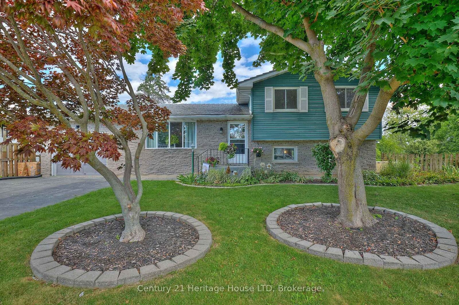 Property Photo:  15 Malkin Avenue  ON L2A 5H9 