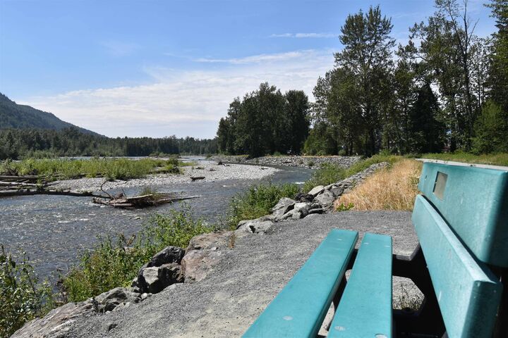 Photo de la propriété:  44702 Vandell Drive  BC V2R 0T4 