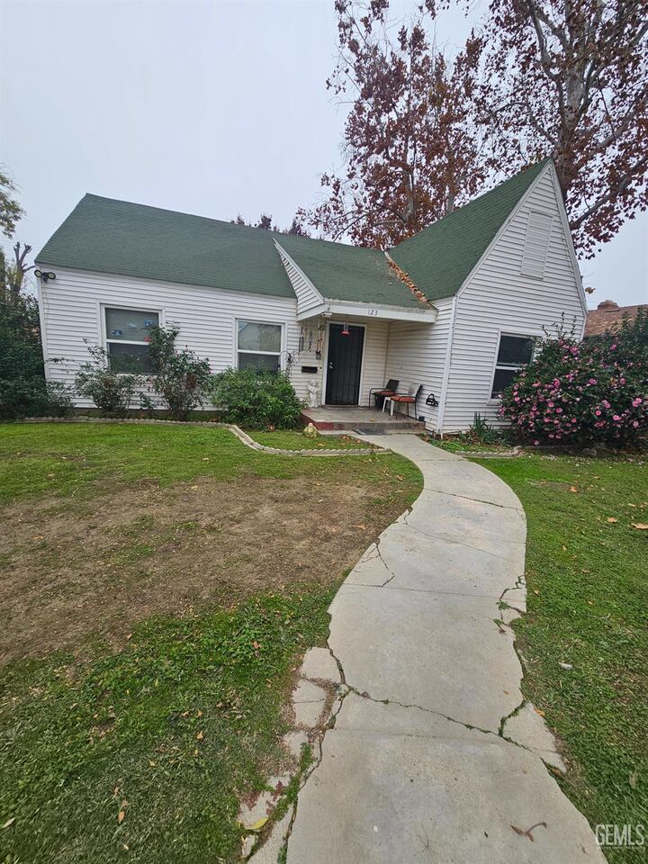 123 Douglas Street  Bakersfield CA 93308 photo