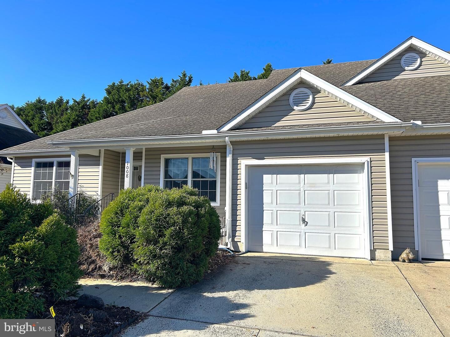 Property Photo: 1008 Caravan Way MD 21804