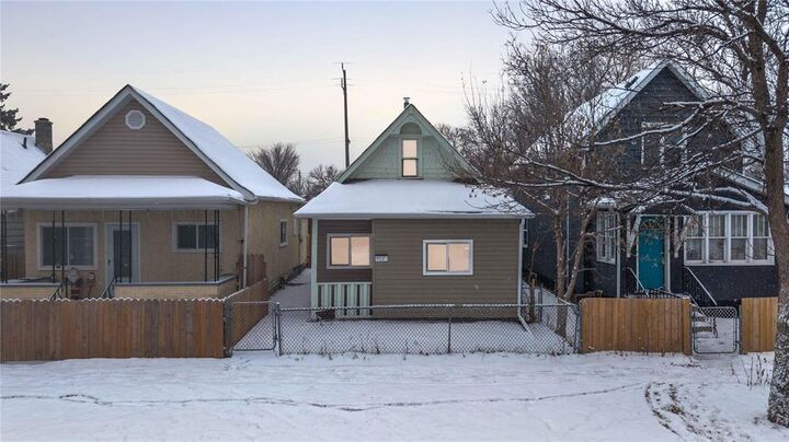 912 Redwood Avenue  Winnipeg MB R2X 0X7 photo