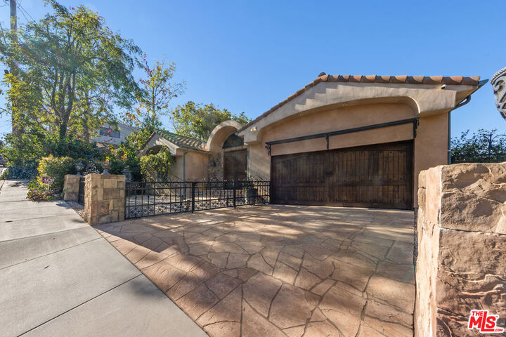Property Photo: 15401 Brownwood Pl CA 90077