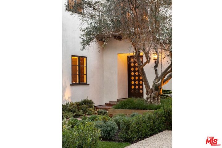 Property Photo:  624 N Arden Dr  CA 90210 