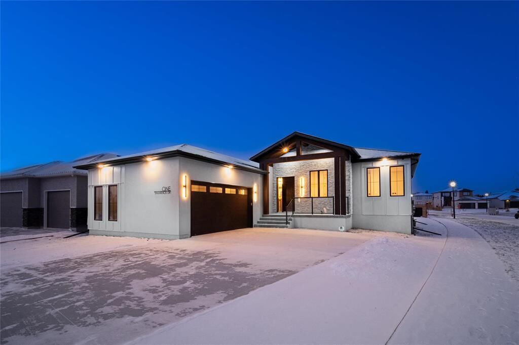 Property Photo: 1 Tamarack Drive MB R2E 0E5