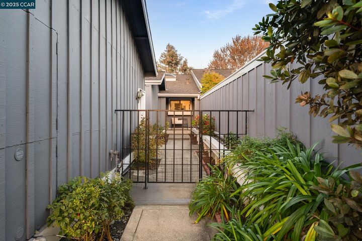 Property Photo: 1942 Rancho Verde Circle E CA 94526