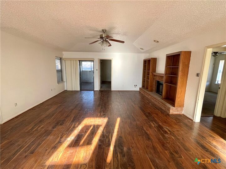 Property Photo:  401 Highridge Cove  TX 76543 