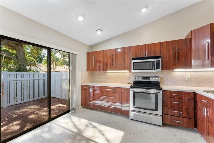 Property Photo: 3346 Carambola Cir S 2507 FL 33066