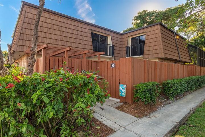 Property Photo:  9101 SW 19th Pl B  FL 33324 