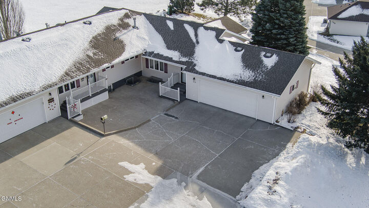 Property Photo:  575 Brandon Place  ND 58503 