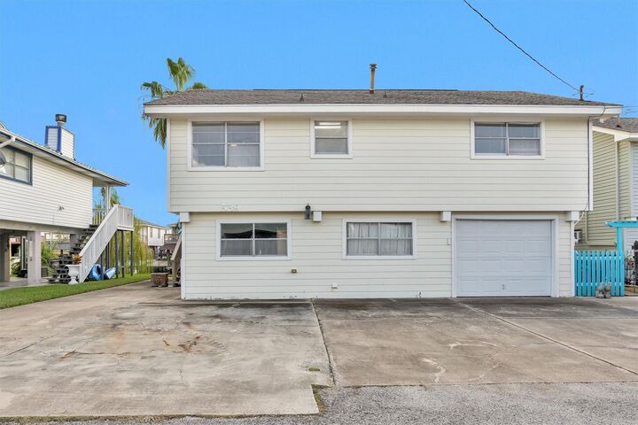 Property Photo: 539 Pompano Street TX 77563