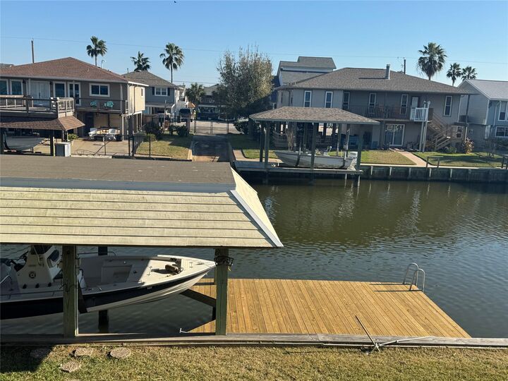 Property Photo:  539 Pompano Street  TX 77563 