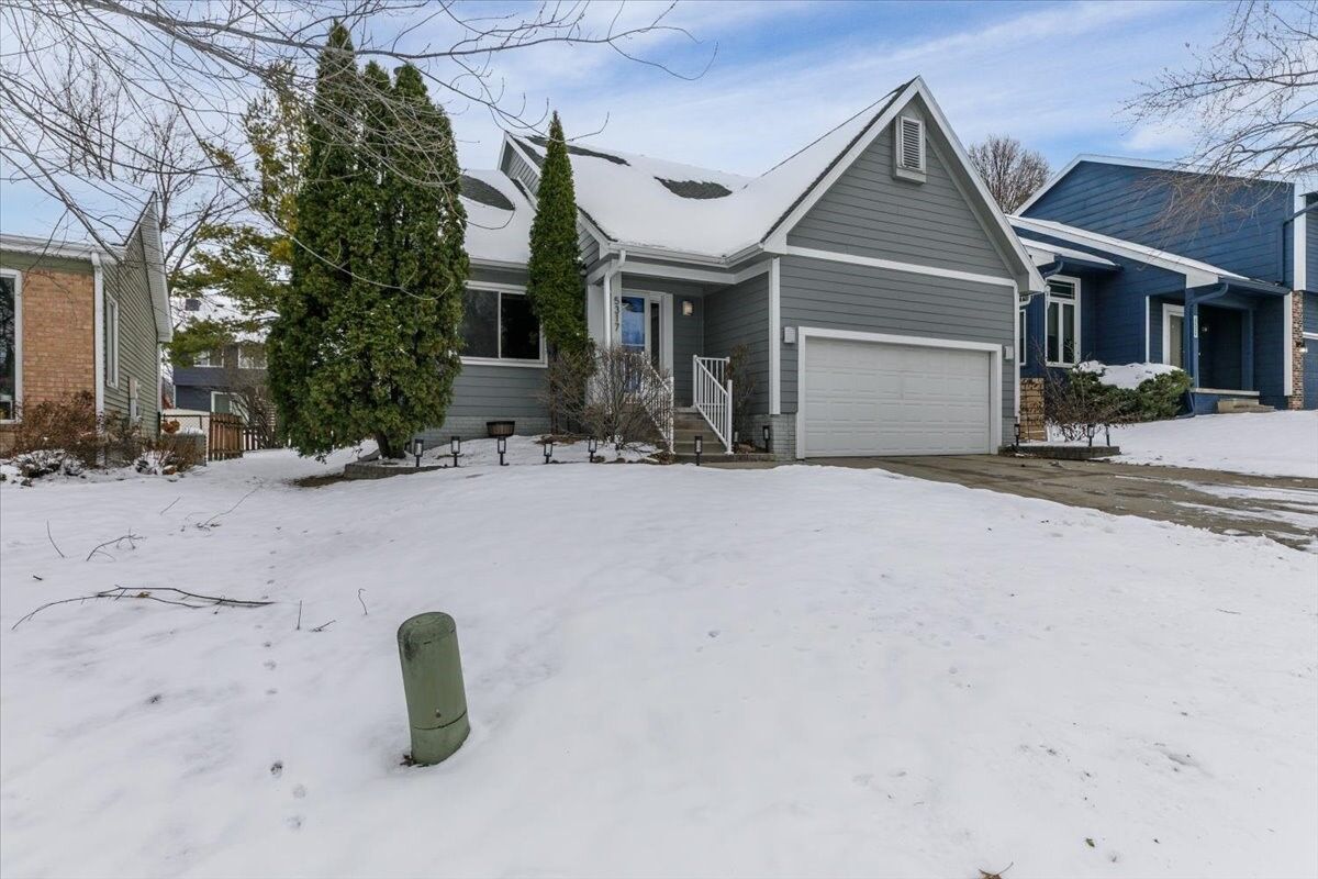 Property Photo: 5317 Pommel Place IA 50266