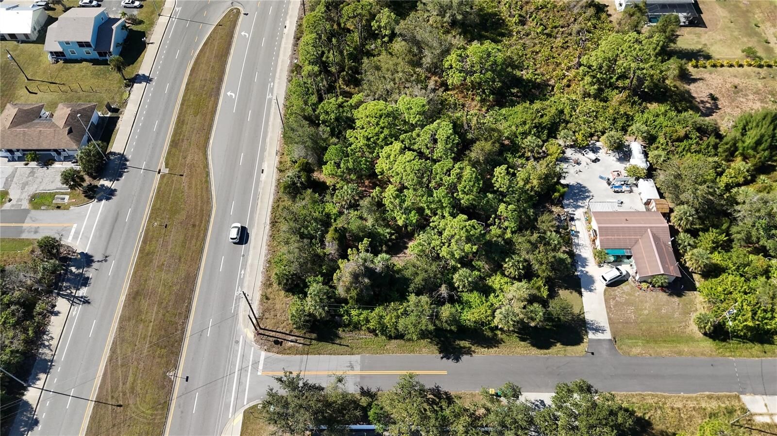 Property Photo:  1380 Tudor Road  FL 34224 