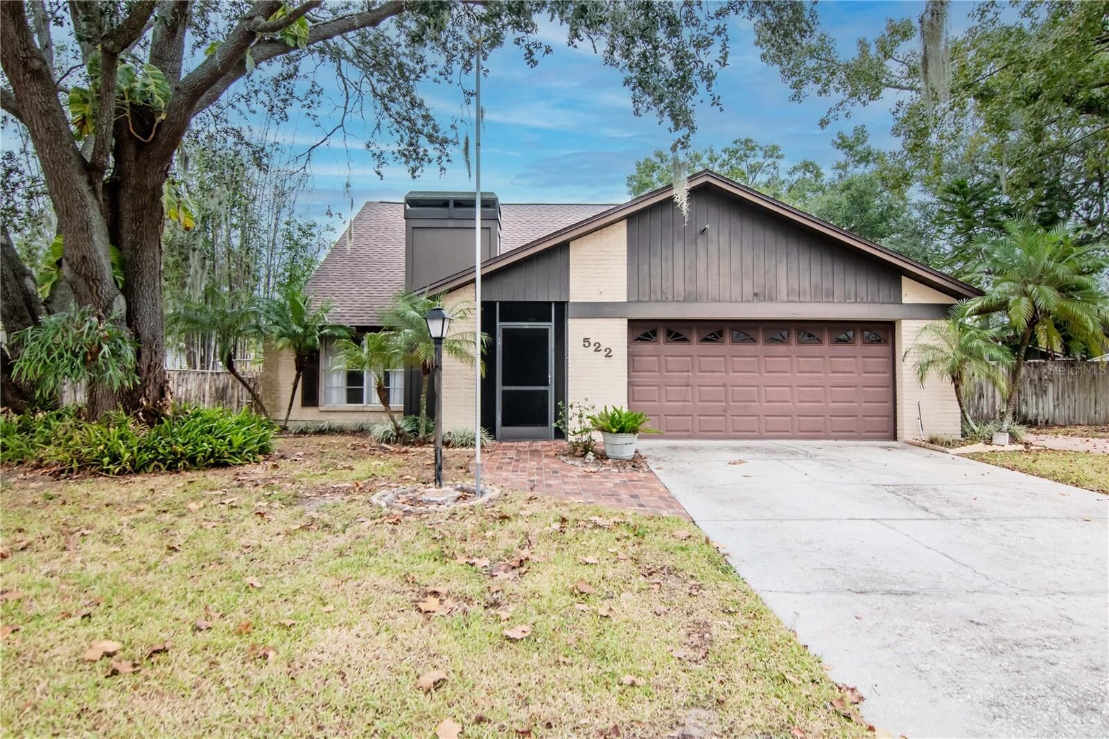 Property Photo: 522 Hilldale Road FL 33510
