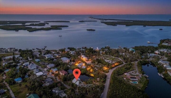 Property Photo: 1015 Bayshore Drive FL 34250