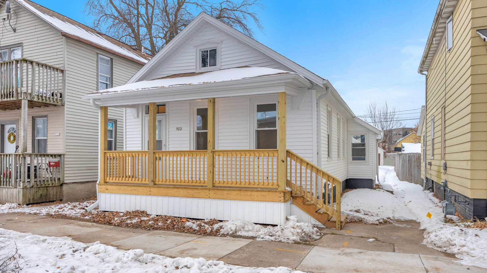 Property Photo: 922 Kentucky Ave WI 53081