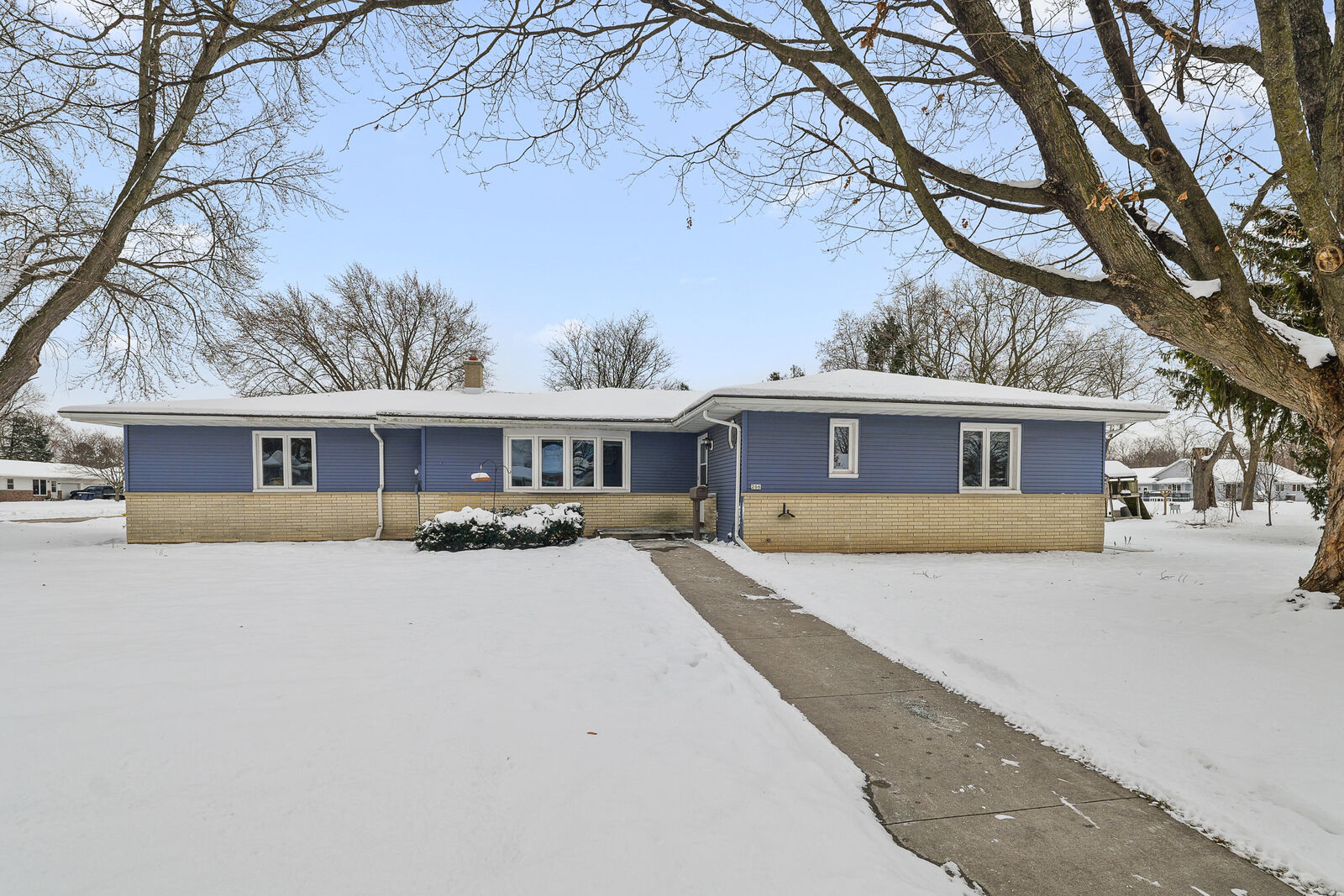 Property Photo: 206 South St WI 53039