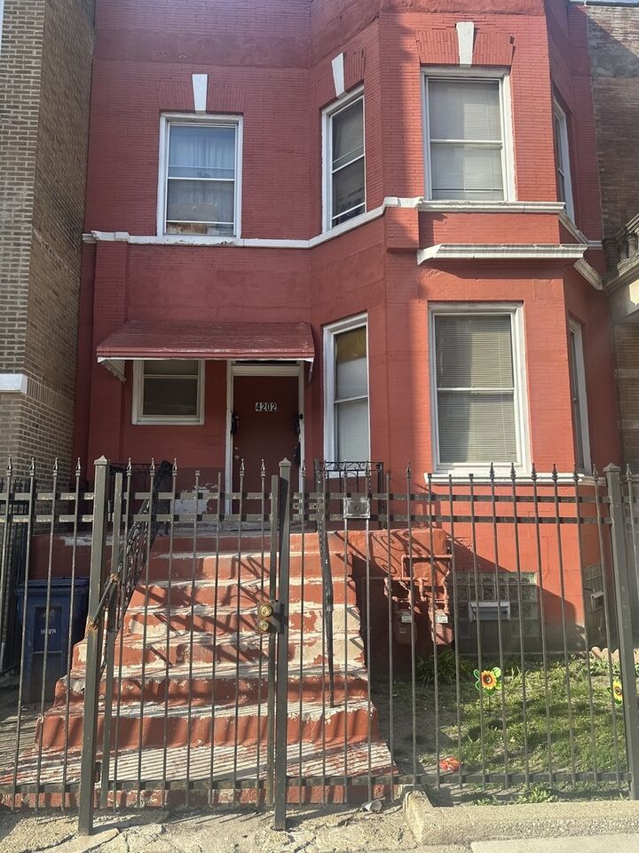 Property Photo: 4202 W Jackson Boulevard IL 60624