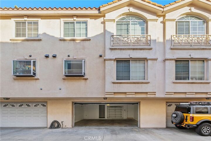 Property Photo:  4838 Elmwood 7  CA 90004 