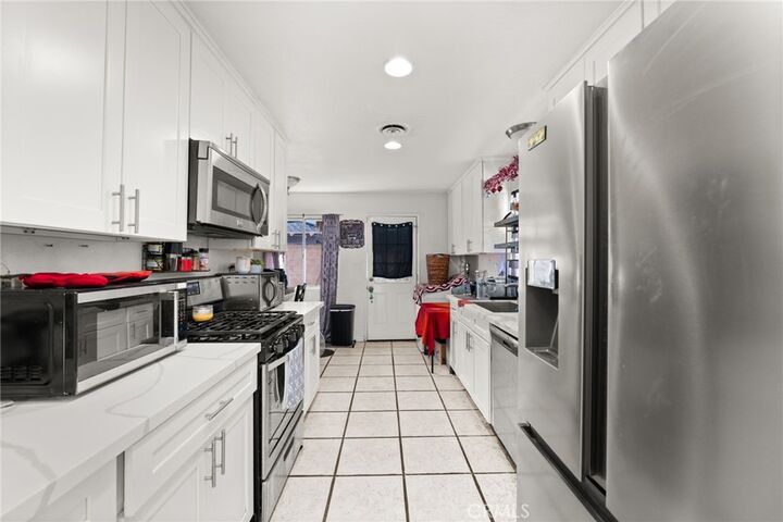 Property Photo:  640 Vista De Loma  CA 92543 