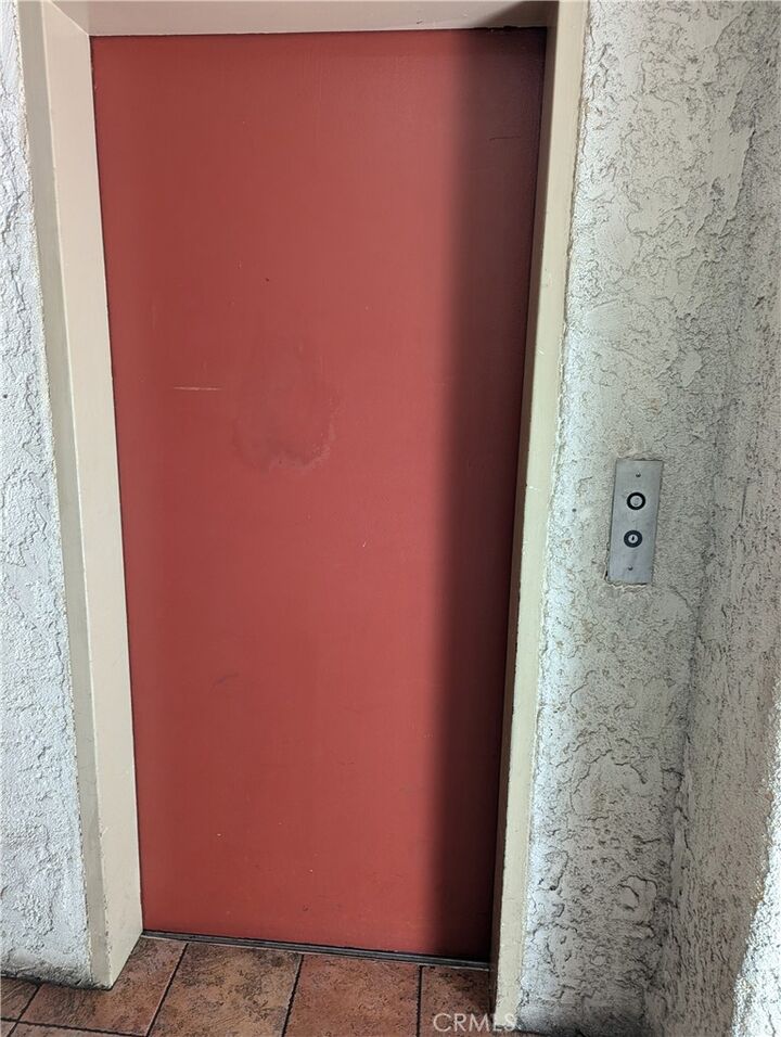 Property Photo:  18530 Hatteras St Unit 329  CA 91356 