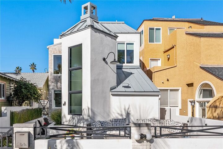 Property Photo:  509 8th Street  CA 92648 