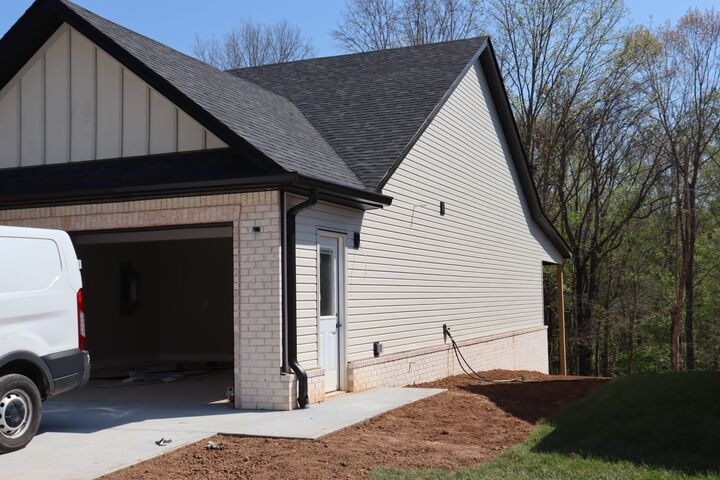 Property Photo:  609 Willow Park Dr  TN 37043 