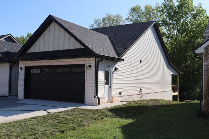 Property Photo:  609 Willow Park Dr  TN 37043 