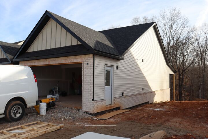 Property Photo:  609 Willow Park Dr  TN 37043 