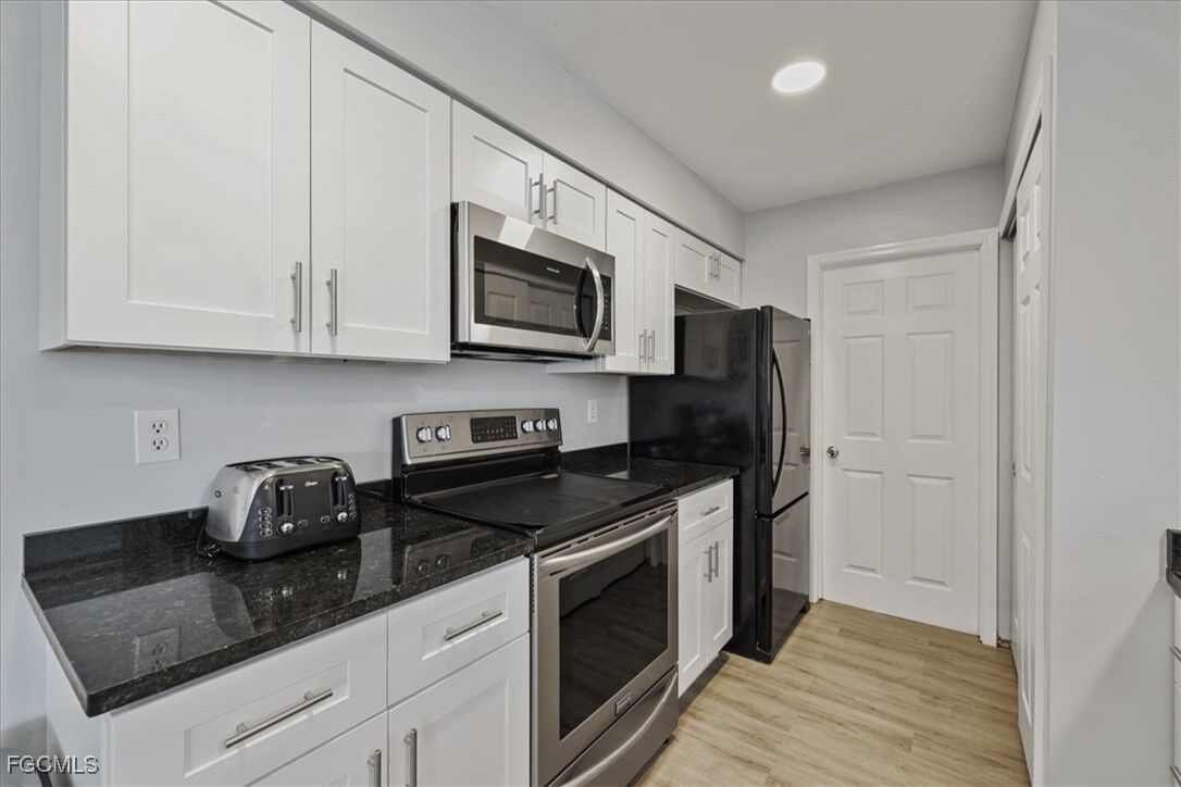 Property Photo:  1815 SE 8th Terrace  FL 33990 