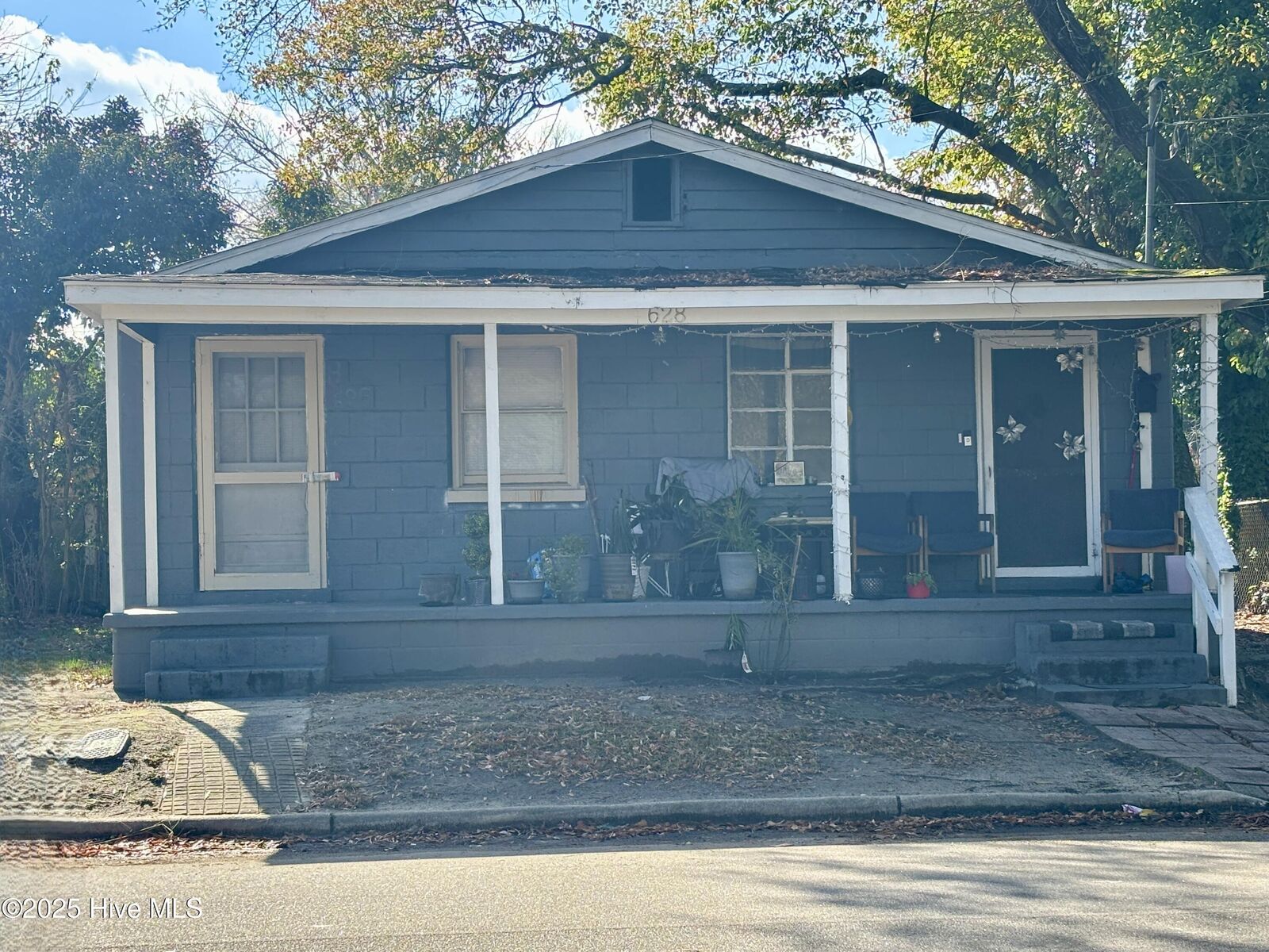Property Photo:  628 Viola Street E  NC 27893 