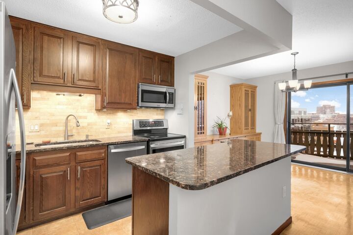 Property Photo:  400 Groveland Avenue 413  MN 55403 