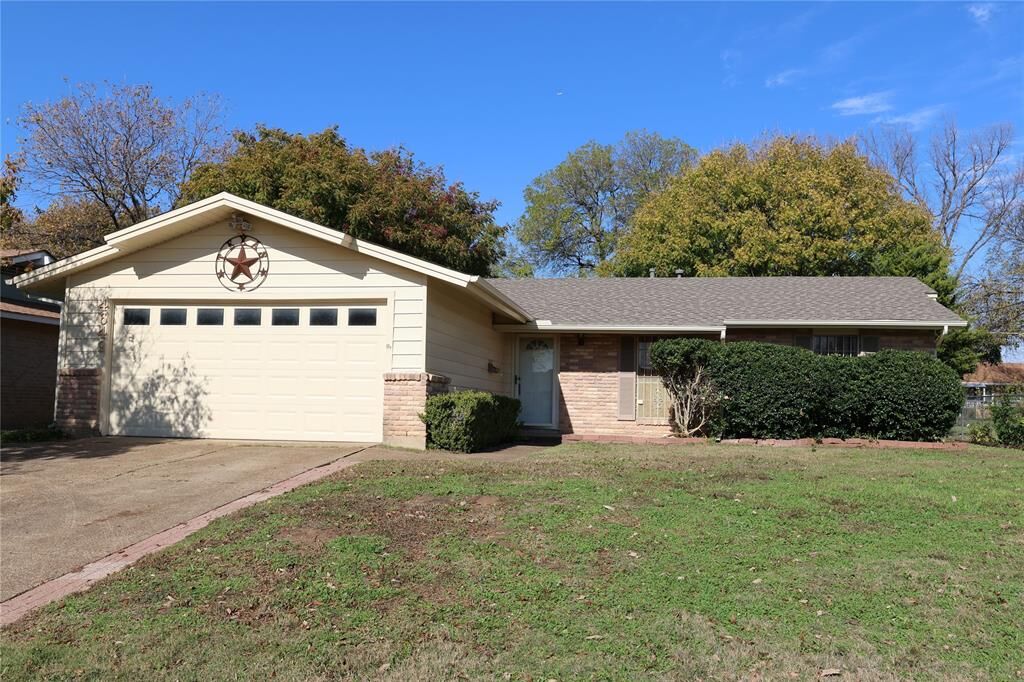 Property Photo: 4649 Western Oaks Drive TX 75211