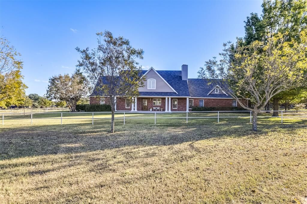 Property Photo: 350 Turner Warnell Road TX 76063