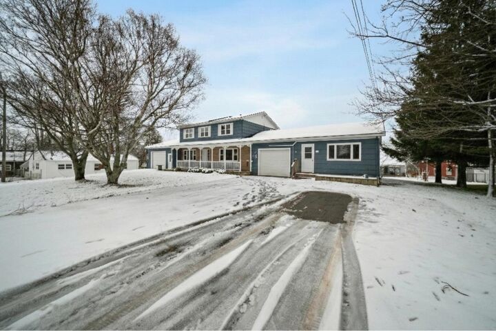 Property Photo:  4 Maclean Avenue  PE C0B 1M0 