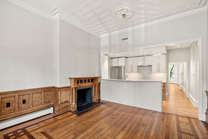 Property Photo:  214 Commonwealth Avenue 1  MA 02116 