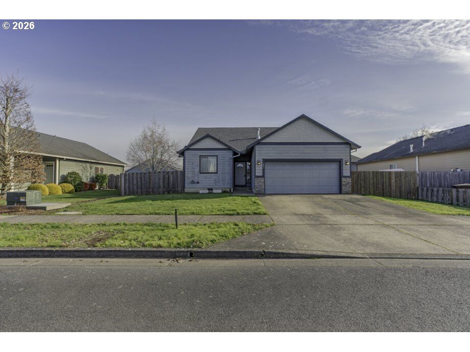 Property Photo: 871 Mary Dr OR 97038