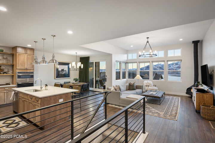 Property Photo: 368 E Overlook Loop UT 84036