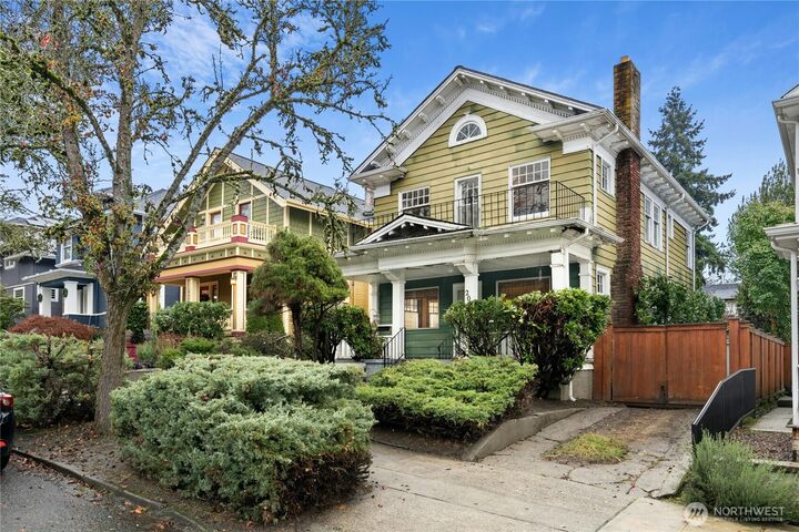 Property Photo: 206 32nd Avenue WA 98122