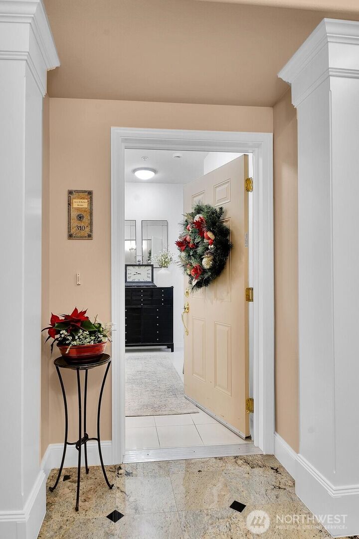 Property Photo: 4406 Providence Point Place SE 310 WA 98029