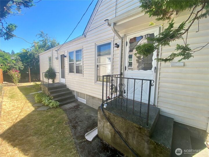 Property Photo:  5708  8th Avenue NW  WA 98107 